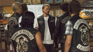 SONS OF ANARCHY -- "Suits of Woe " -- Episode 711 -- Airs Tuesday, November 18, 10:00 pm e/p) -- Pictured: (center) Charlie Hunnam as Jax Teller. CR: Prashant Gupta/FX