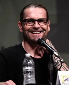 Kurt_Sutter_by_Gage_Skidmore_3