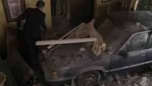 house entra com o carro na casa da cuddy